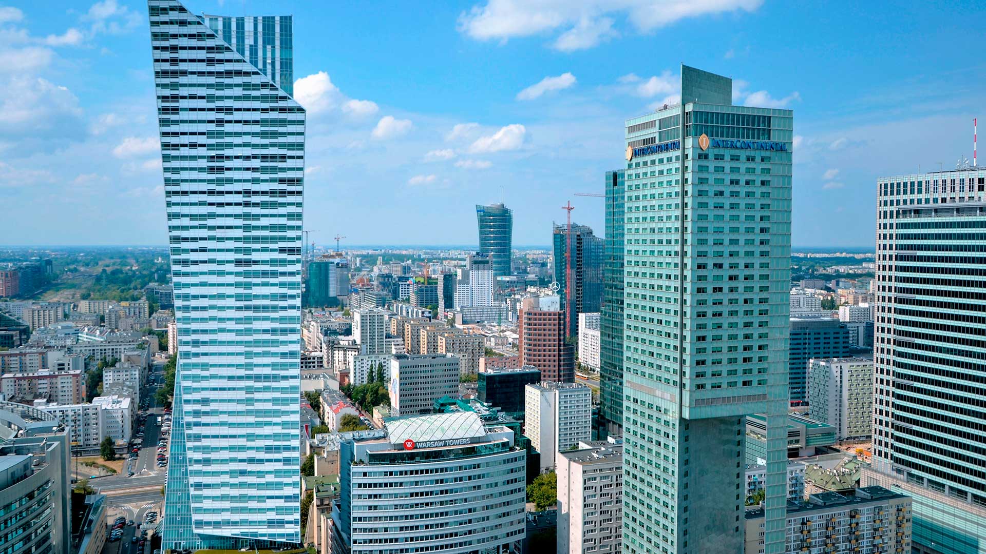 Город с большими зданиями открывает возможности для бизнеса в Польше