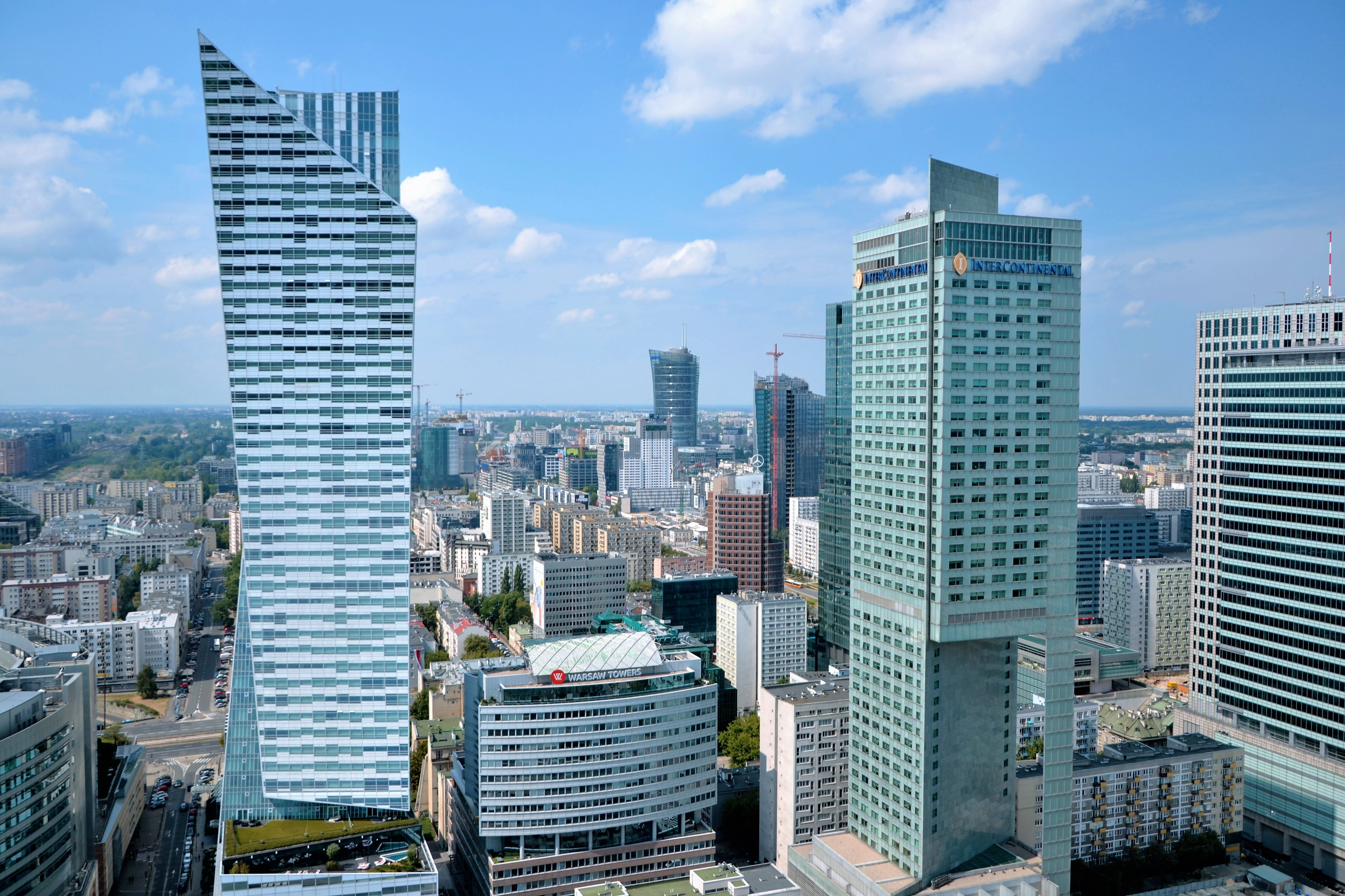 Город с большими зданиями открывает возможности для бизнеса в Польше