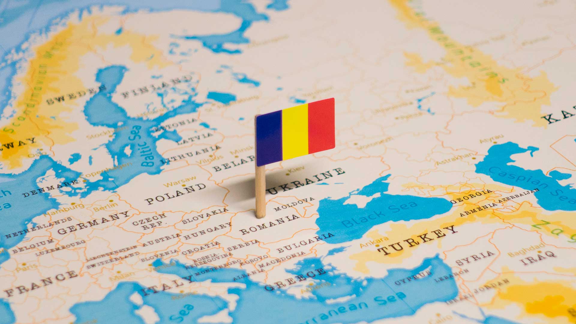 Флаг Румынии, гражданство которой можно получить