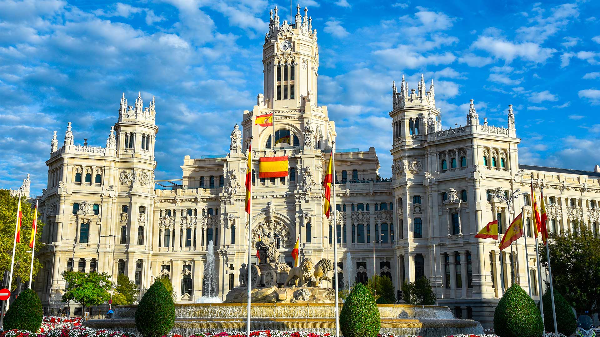 Фонтан Сибелес в Мадриде, столице Испании, где гражданство за инвестиции могут получить иностранцы
