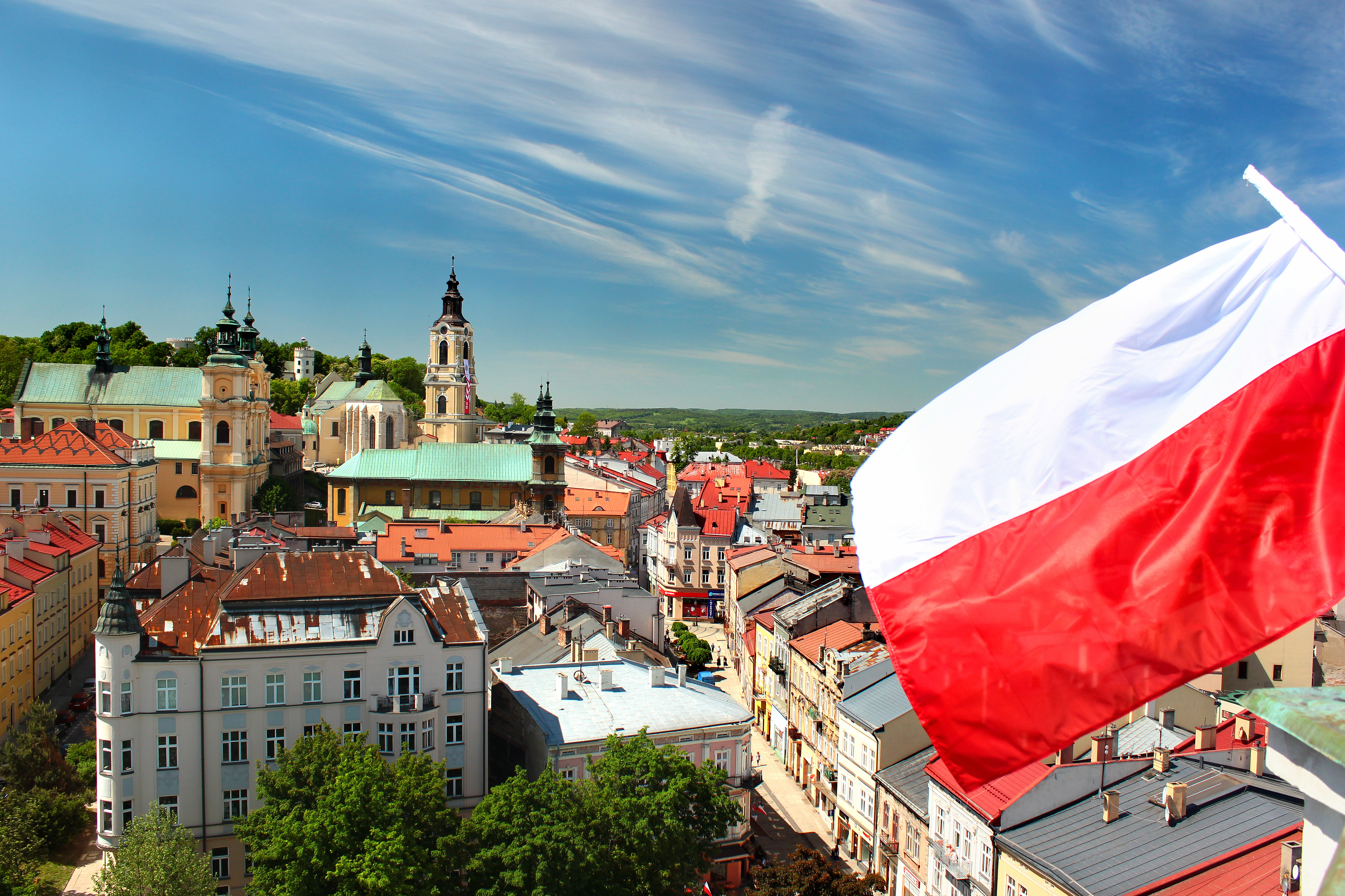 Флаг и город символизирующие гражданство Польши по натурализации
