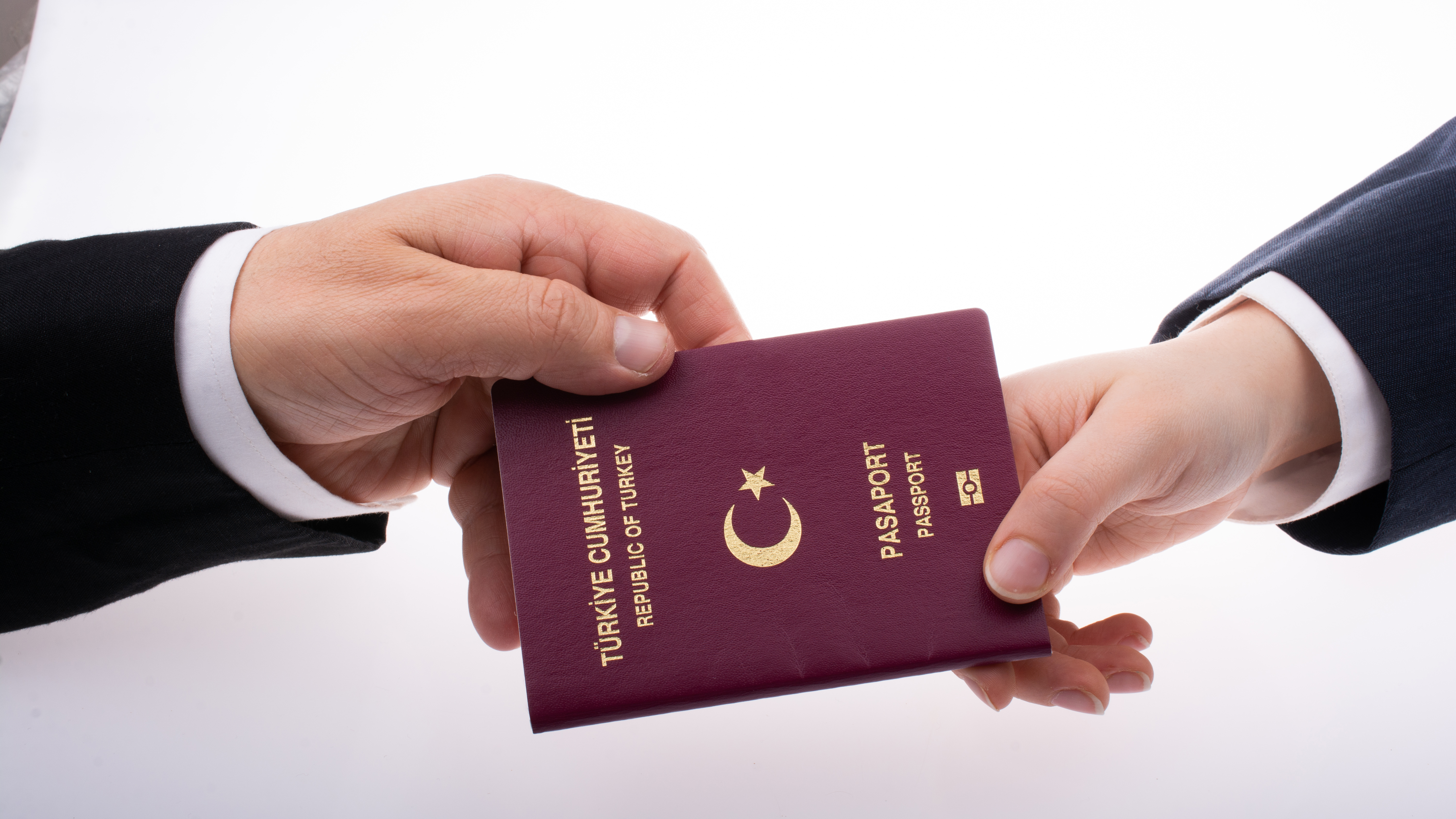 Турецкий паспорт, который иностранцы могут получить за инвестиции