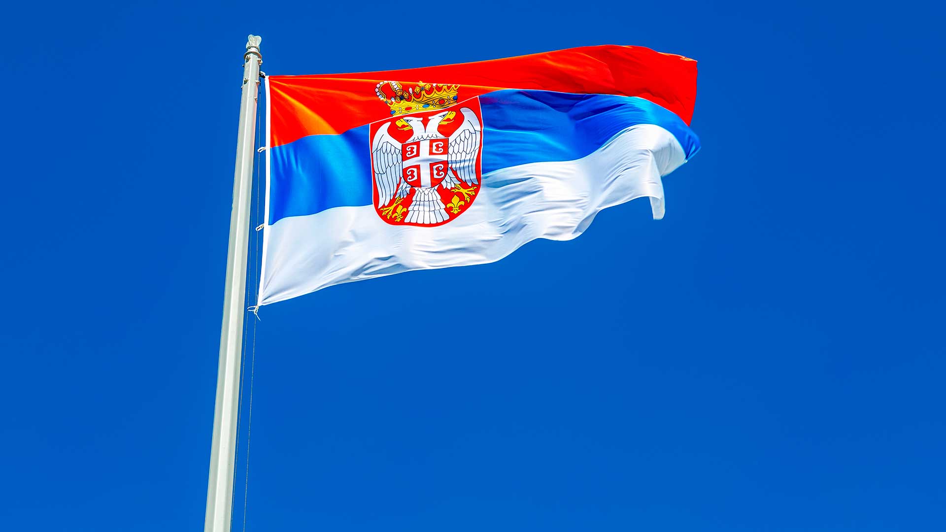 Флаг Сербии, визу в которую могут получить иностранцы