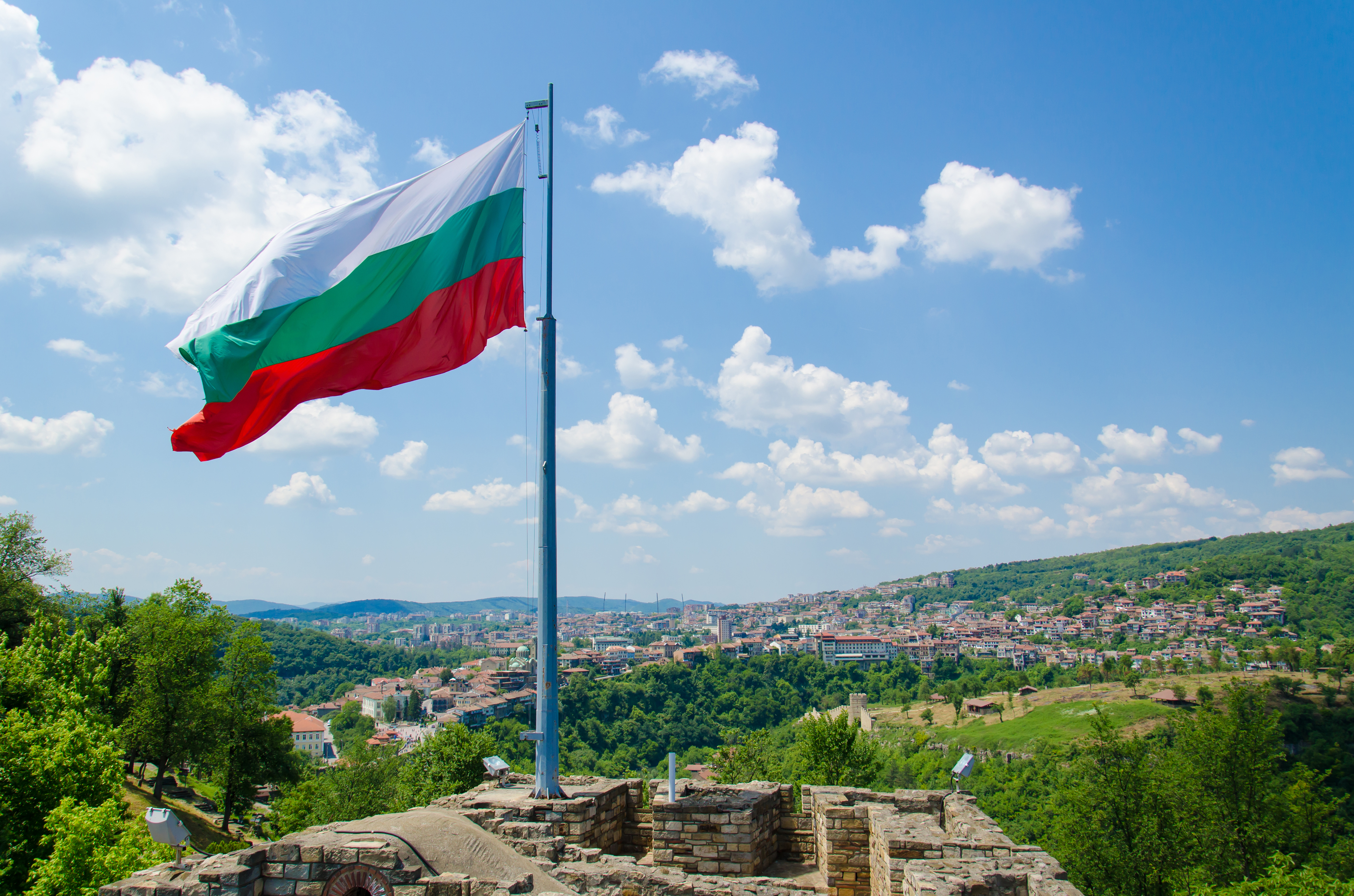 Флаг Болгарии, ВНЖ которой могут получить иностранцы
