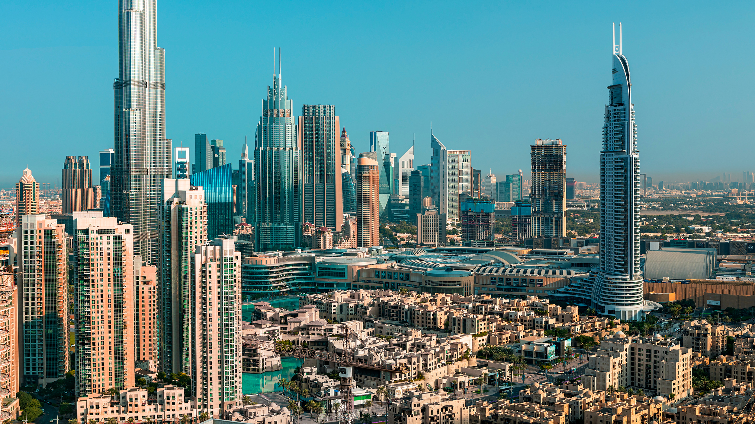 Вид на ОАЭ, где есть свободные экономические зоны, созданные для ведения бизнеса