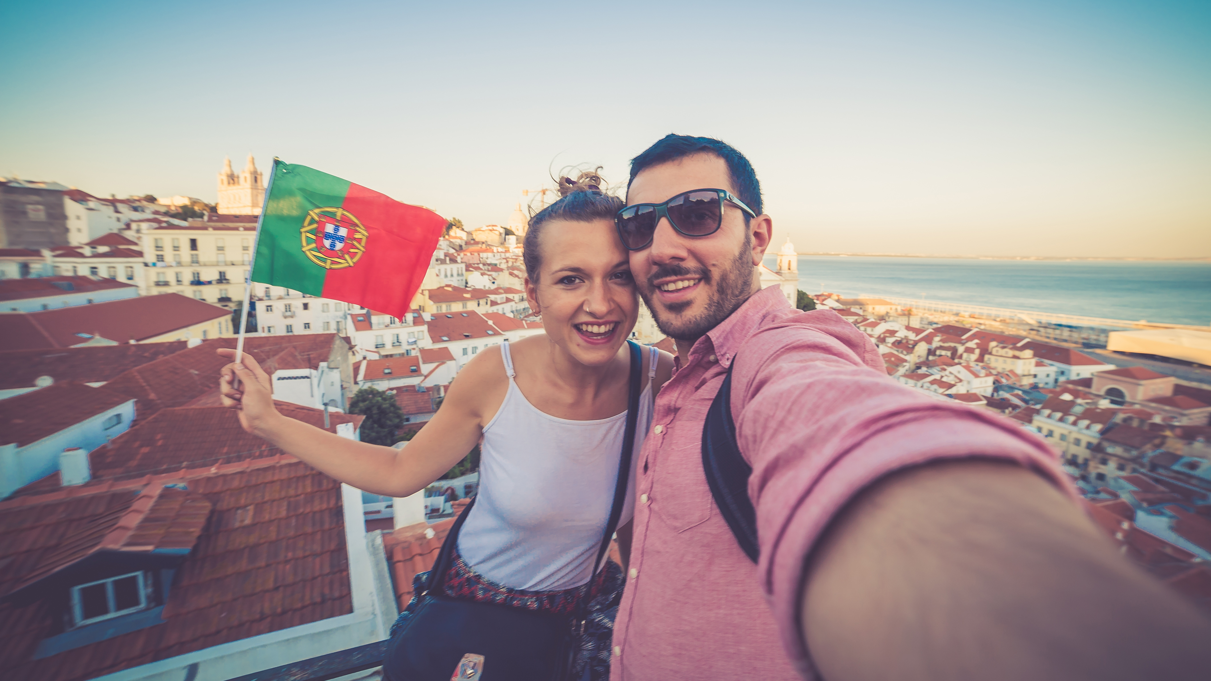 Воссоединение семьи как способ получить ВНЖ Португалии