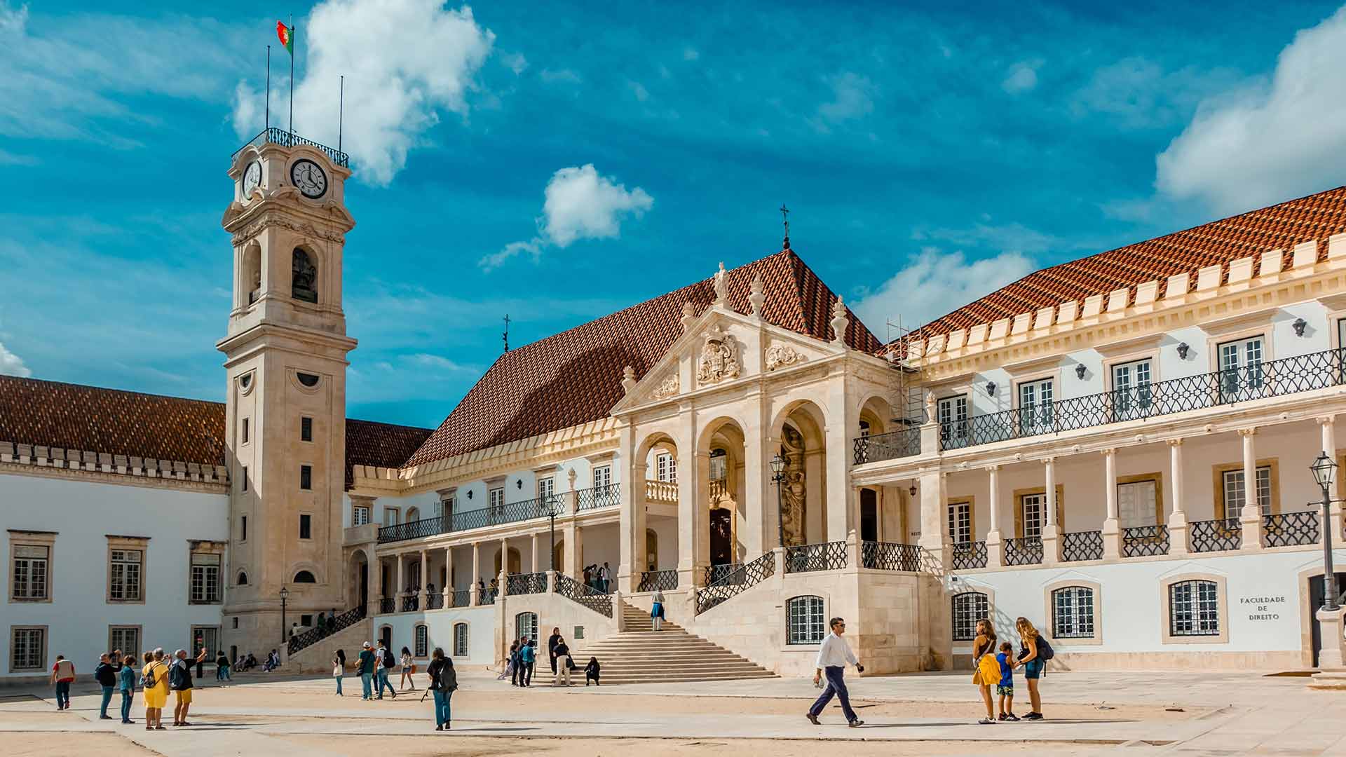 Как переехать в Португалию