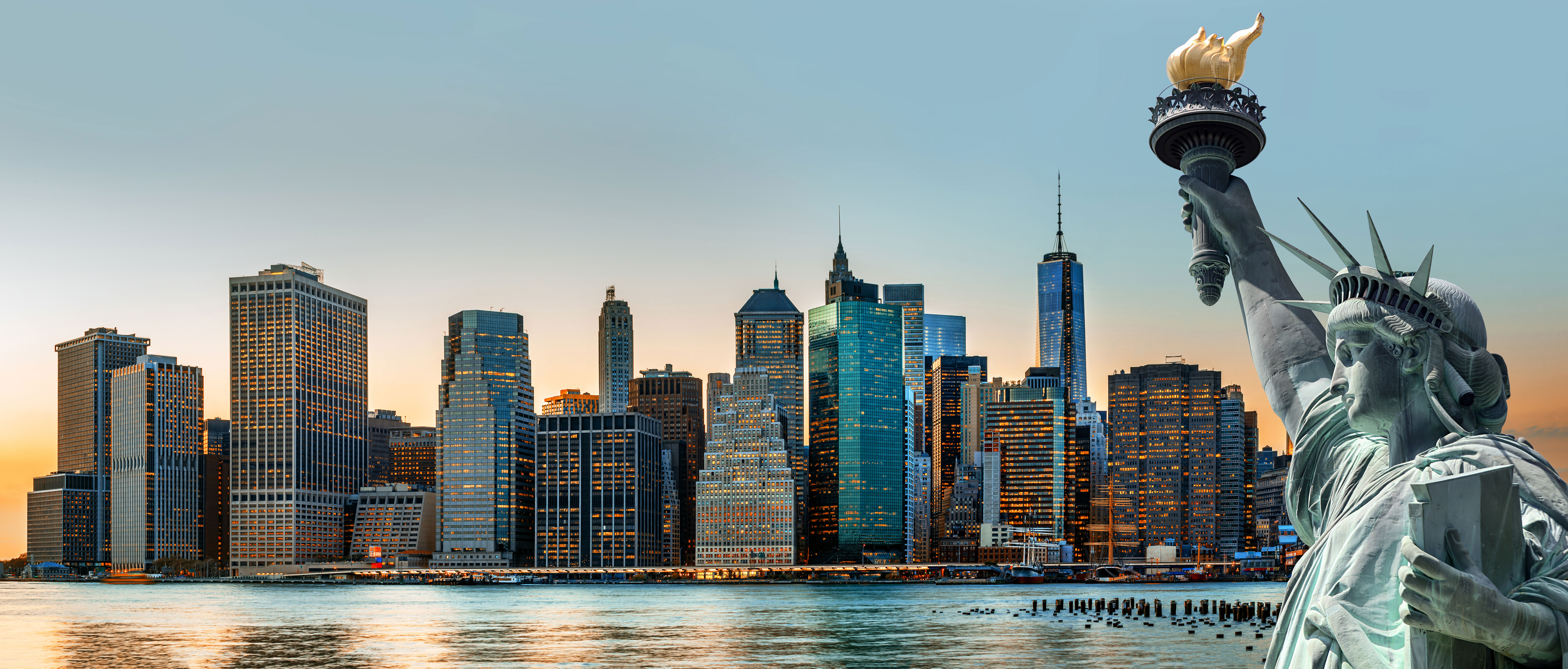 Статуя свободы на фоне Нью-Йорка, куда доступна иммиграция по Грин-карте
