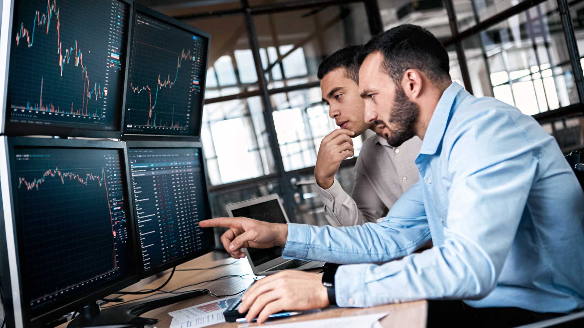 Два инвестора получили ВНЖ Швейцарии и работают в офисе