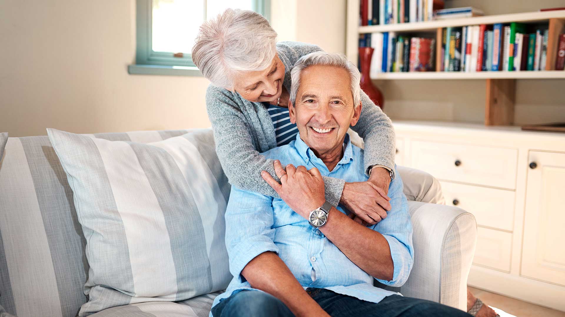 Пенсионеры радуются получению ВНЖ Швейцарии