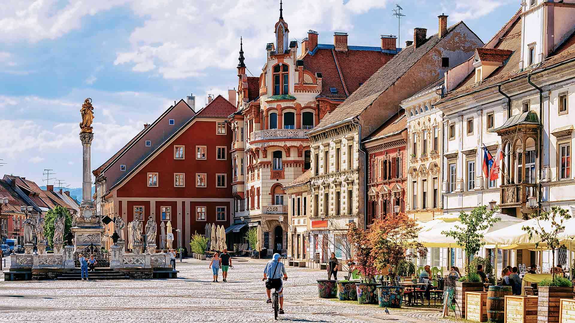 Украинцы гуляют по улицам Словении