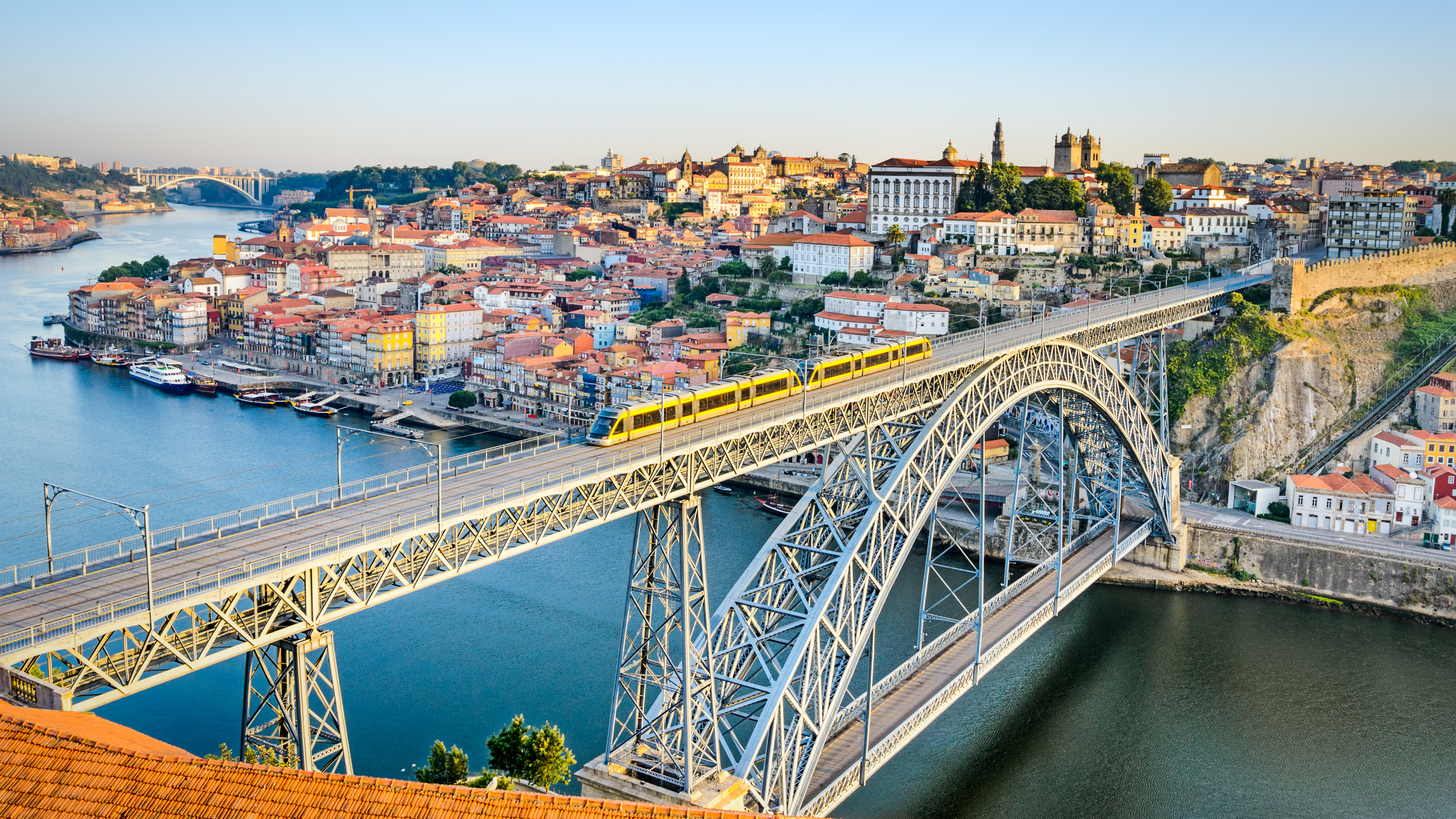 Вид на Португалию, где иностранцы могут оформить визу