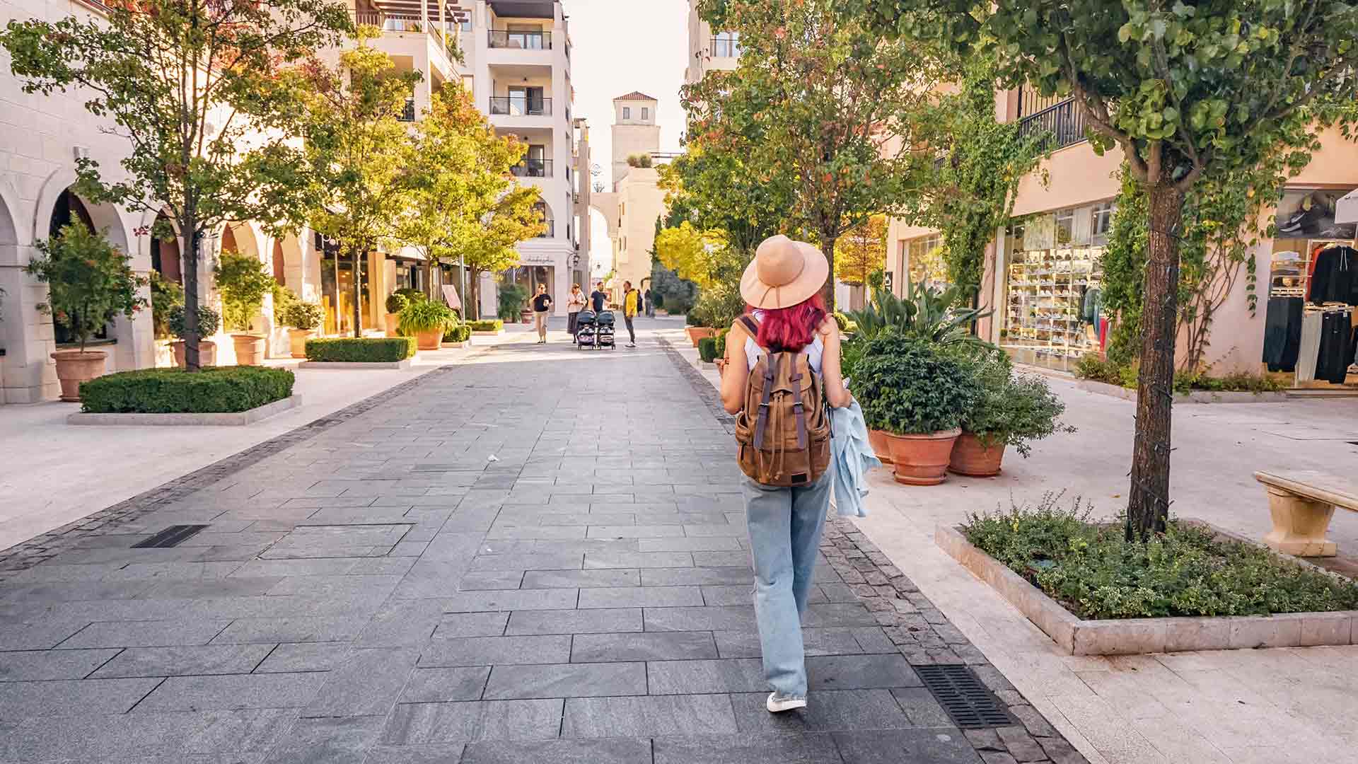 ВНЖ Черногории позволяет иностранке жить в теплой стране